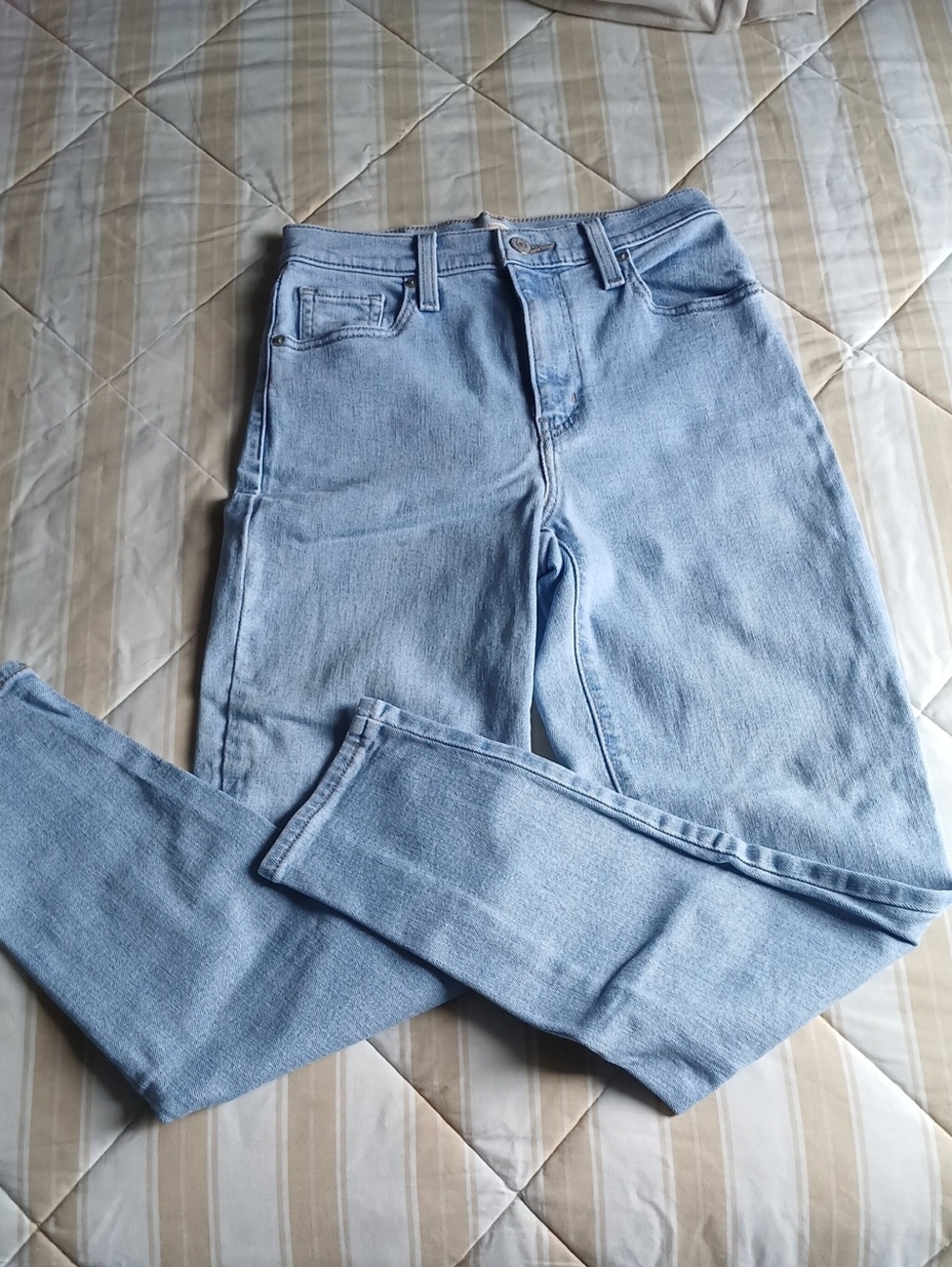 Levis jeans Size 26 High Waisted Straiggt Leg